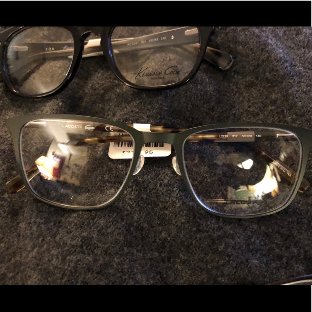 Multiple Designer Eyewear. - Picture 3 of 8